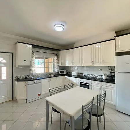 Casa Peixinhos-Maison Familiale A Albufeira بيت للعطل البوفيرا